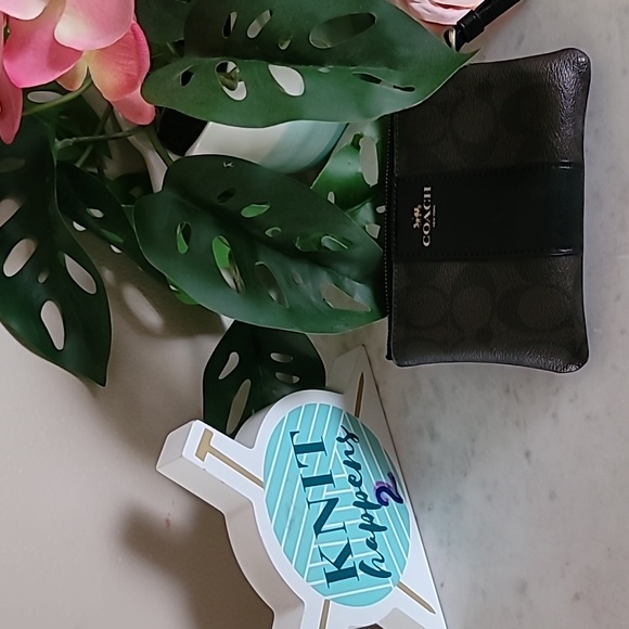 Coach used in great condition wristlet. Open to offers - Picture 2 of 8